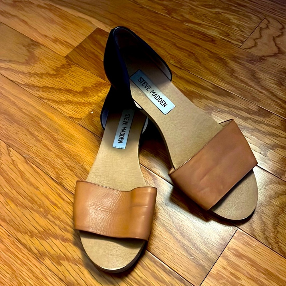 Steve Madden flat sandals